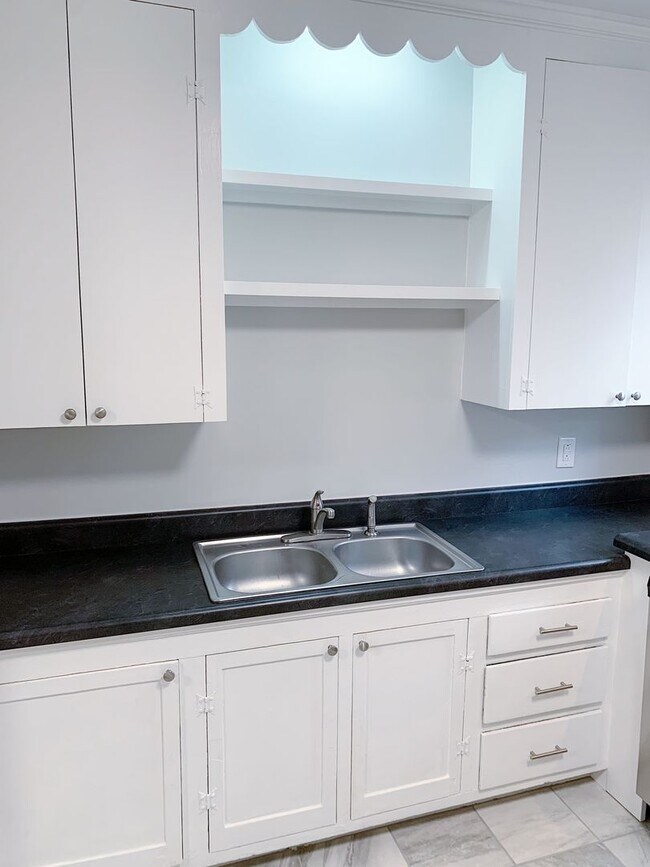 Building Photo - 3 Bed 2 Baths Grid home with fenced backya...