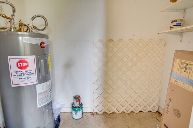 Building Photo - Price Drop!! -Adorable Updated 2BR Cottage...