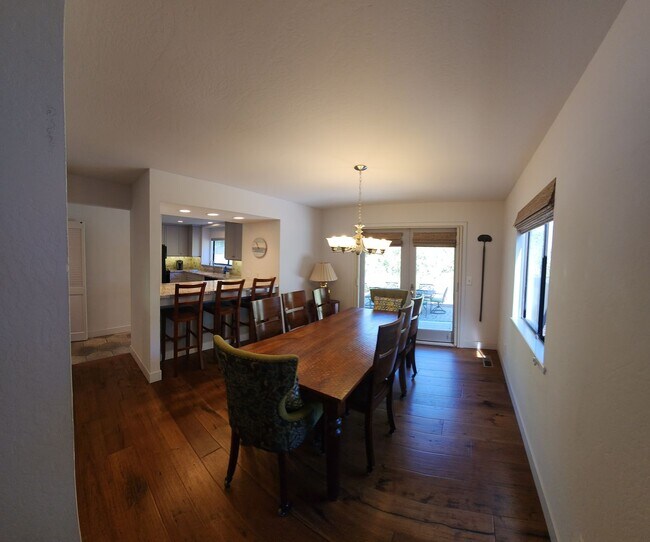 Building Photo - Furnished 3 bed 2.5 bath close to Poly.