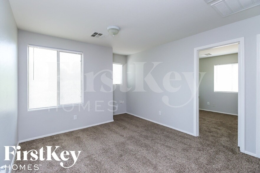 Building Photo - 2913 W Gold Dust Ave
