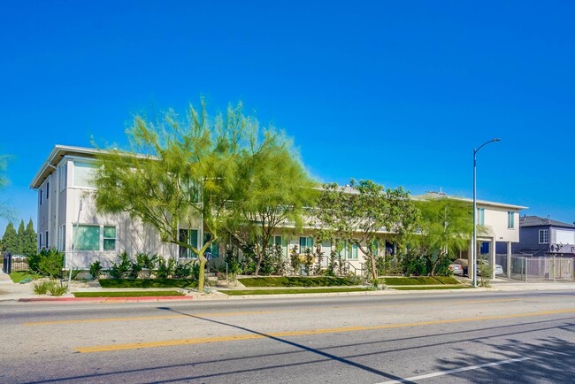 Building Photo - 3121 W Slauson
