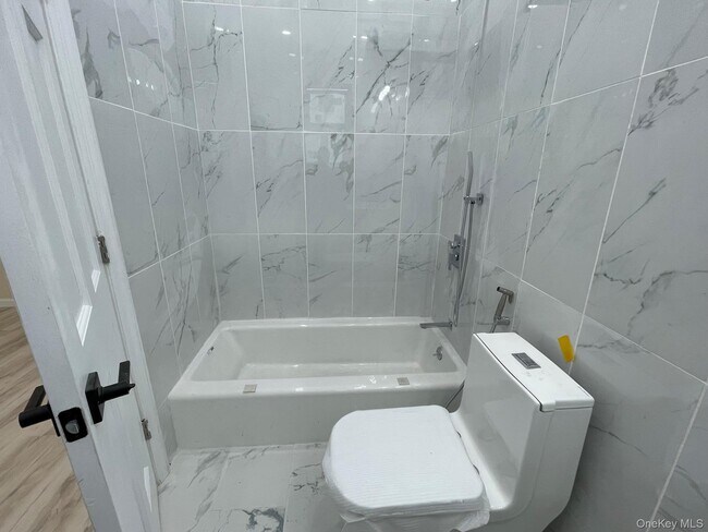 Building Photo - 136 Park Ave