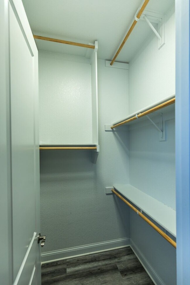 Building Photo - Majestic in Midlothian