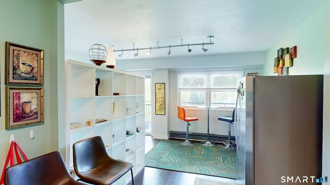 Building Photo - 25 Cartright St