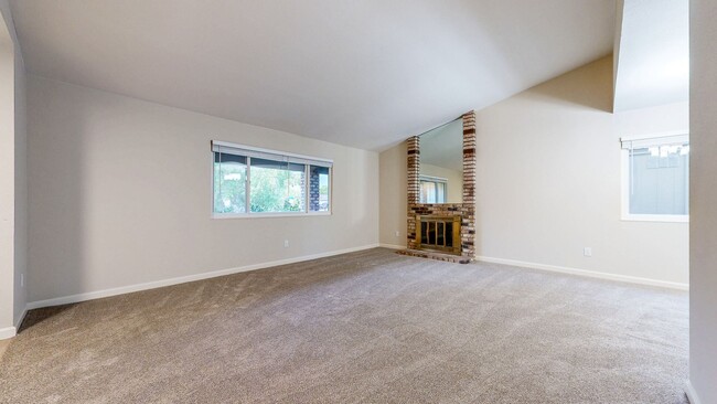 Building Photo - Meticulously Maintained Four Bedroom Singl...