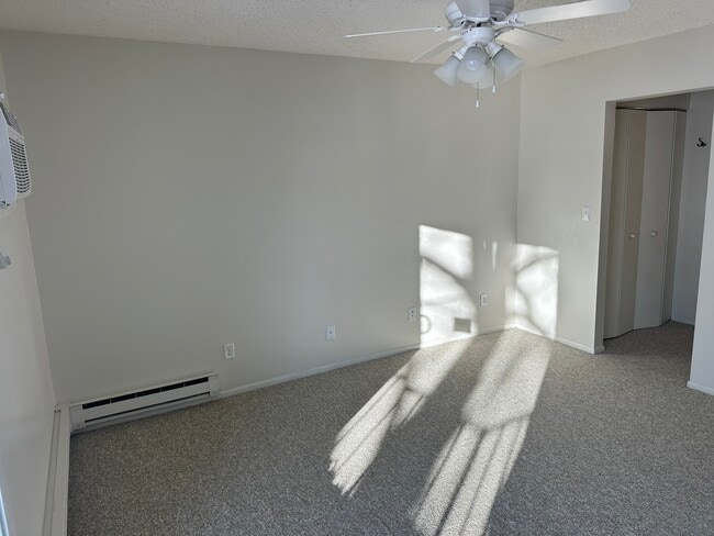 Building Photo - 308 W Lake Dr