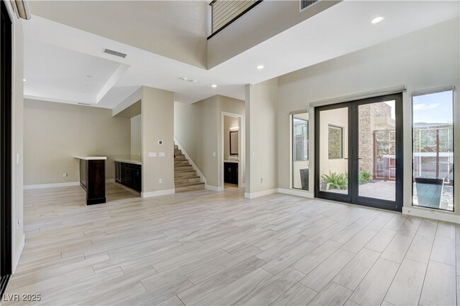 Building Photo - 64 Grey Feather Dr