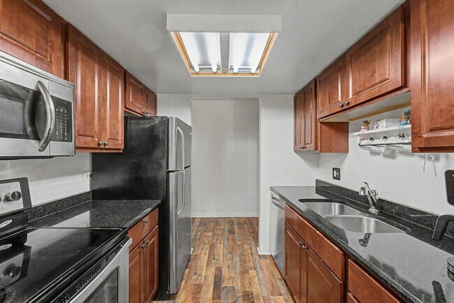 Building Photo - 1 Renaissance Pl