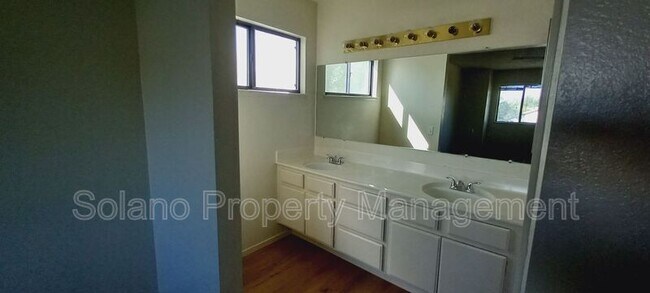 Building Photo - 3210 Mustang Cir