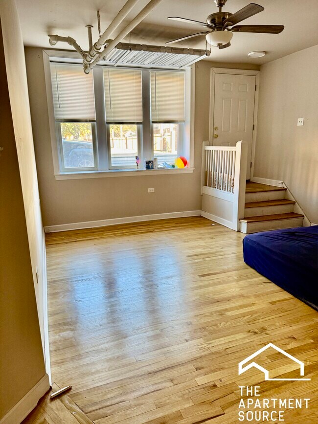 Building Photo - 4265 W Addison St