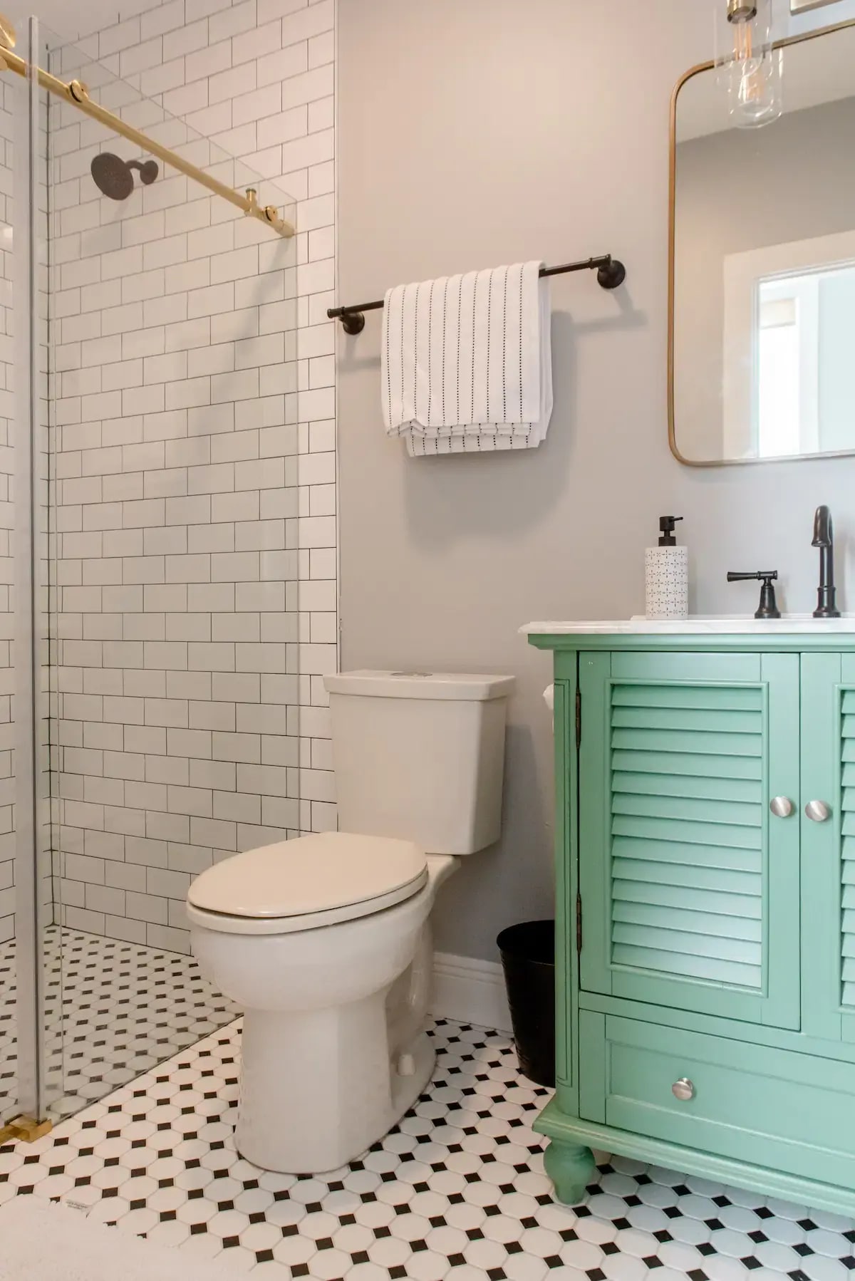 Building Photo - 716 Valence St