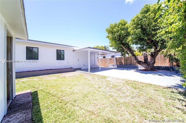 Building Photo - 2485 SW 19th Ter