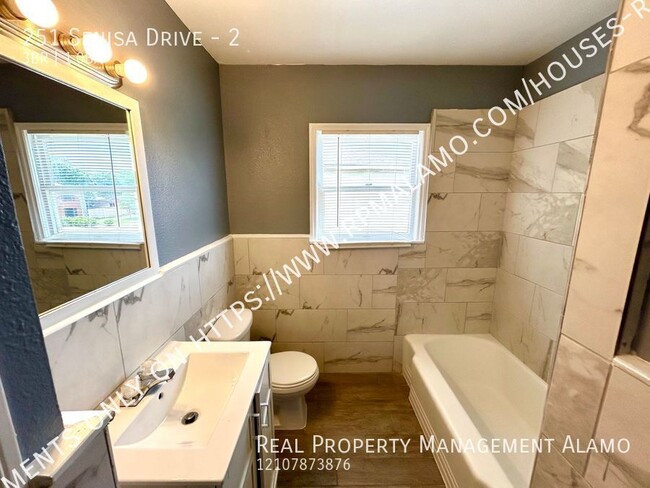 Building Photo - **APPLICATION RECEIVED** *MOVE IN SPECIAL!...