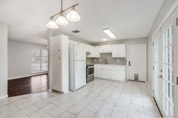 Building Photo - 300 Roanoke Dr