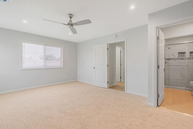 Building Photo - 390 Grovewood Loop N