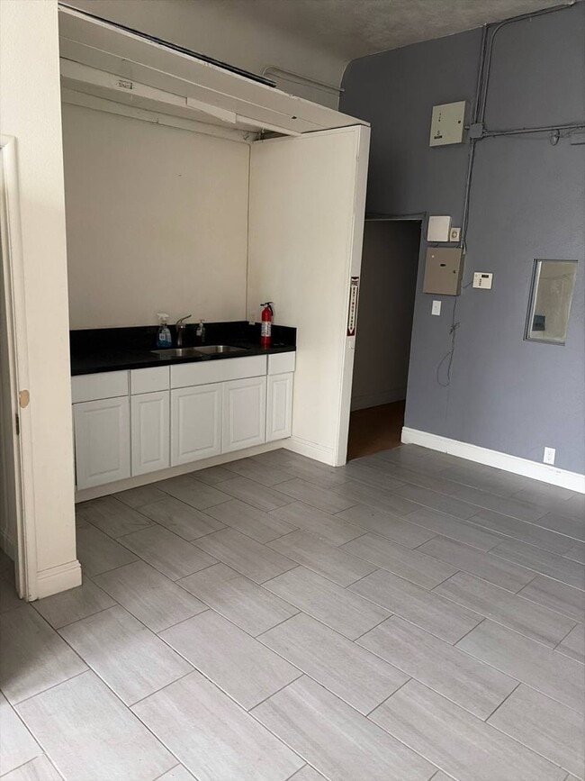 Building Photo - 133 S K St