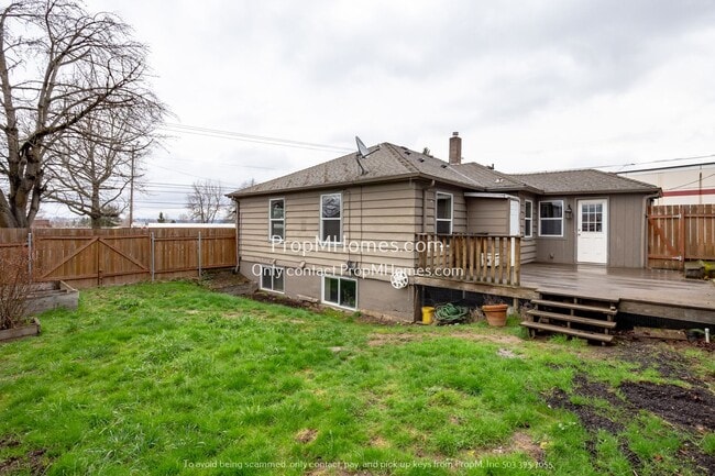 Building Photo - Rare Find - 3 Bedroom in Cully w/ Rentable...
