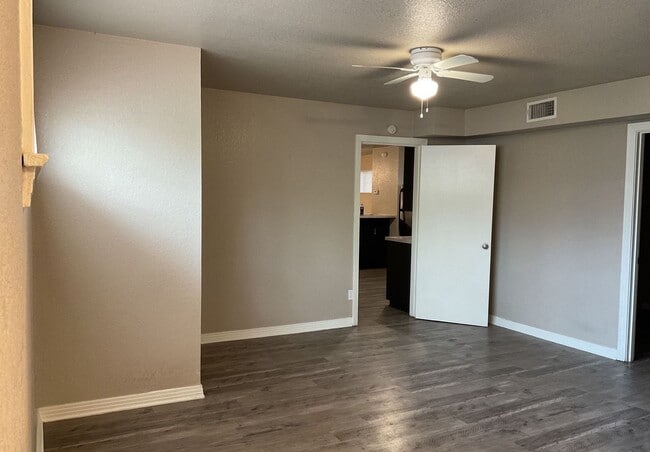 Building Photo - 1801 S 41st St