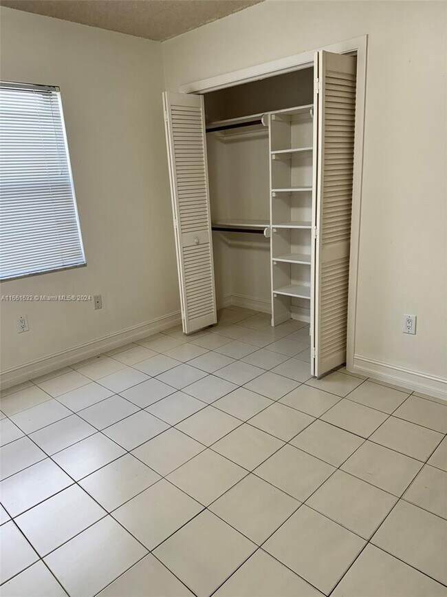 Building Photo - 9110 SW 9th Terrace