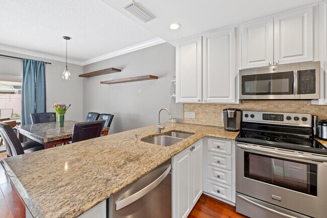 Building Photo - 2058 Tarpon Lake Way