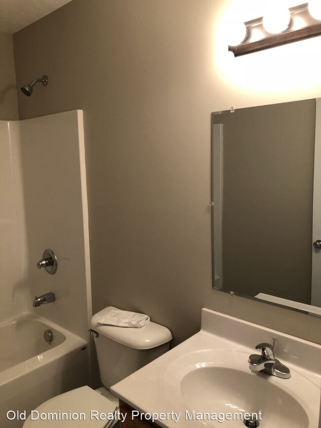 Building Photo - 3 br, 2.5 bath House - 441 Leslie Court