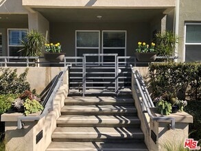 Building Photo - 7100 Playa Vista Dr