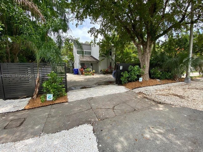 Building Photo - 3030 Bird Ave