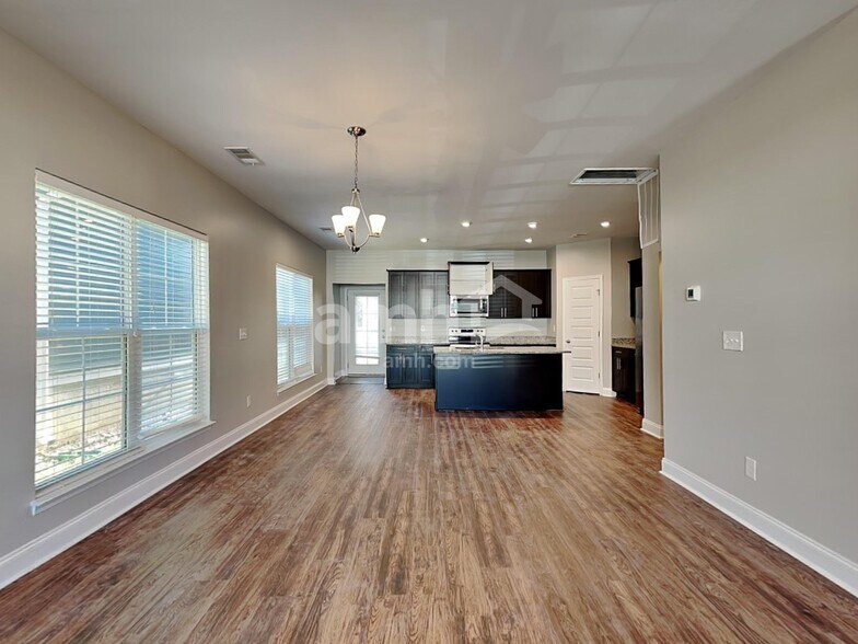 Building Photo - 5340 Tupelo St