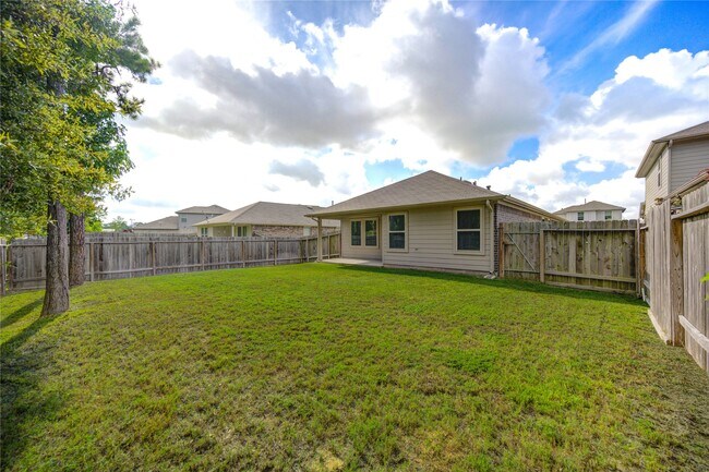 Building Photo - 16937 Rich Pines Dr