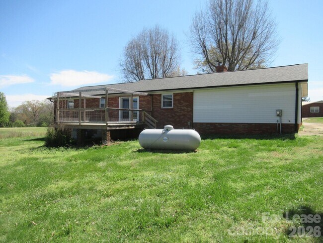 Building Photo - 1330 Davis Rd