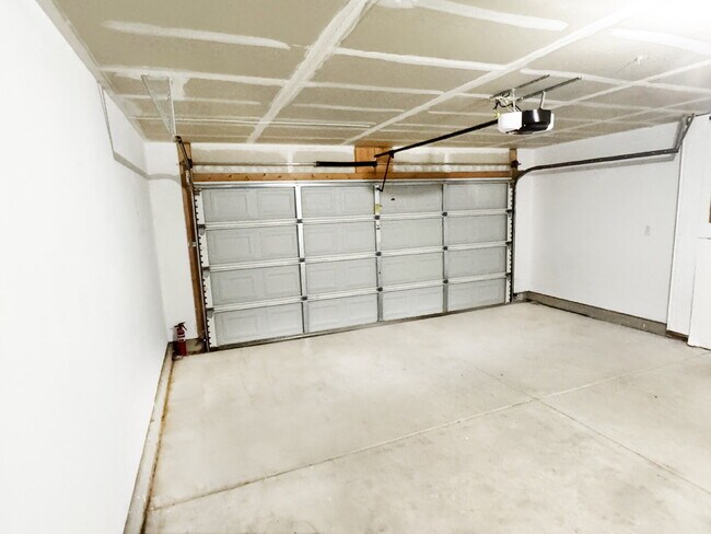 Building Photo - Nice, 1 Level, 4 Bedroom Home in Northern Meadows