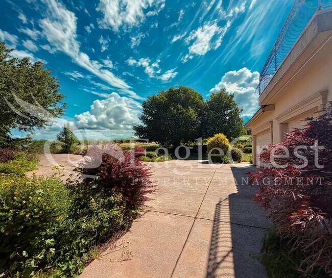 Building Photo - Luxury Bella Terra Estate with Mountain & Vineyard Views
