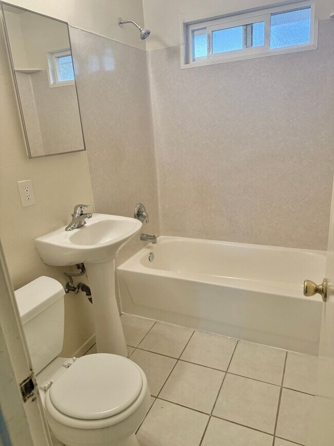 Building Photo - CLAIREMONT DRIVE