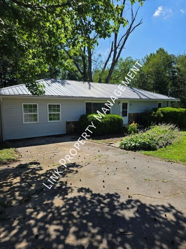 Building Photo - Available Now – Spacious 4 Bedroom Home in Ringgold for Only $1,695/Month!
