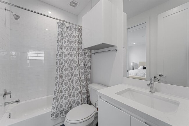Building Photo - 5854 E Post Oak Ln