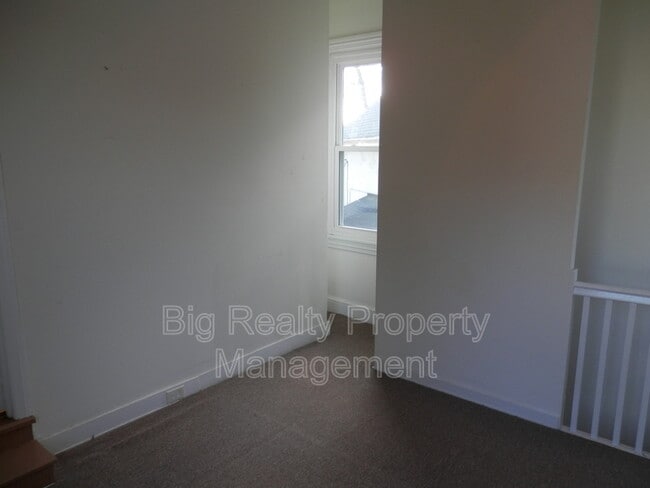 Building Photo - 375 Church St