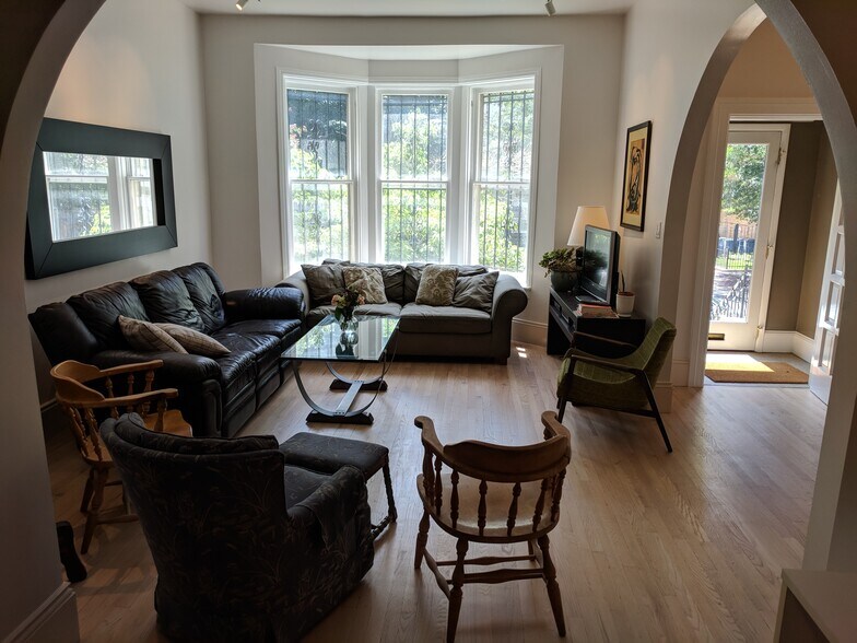 Building Photo - 1837 R St NW