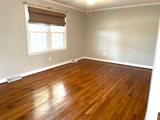 Building Photo - 208 Dalewood Dr
