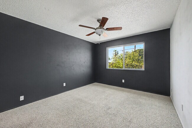 Building Photo - 3922 E Sahuaro Dr