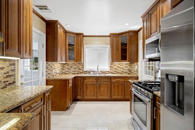 Kitchen Newly Remodeled - 4839 Lowell Ave