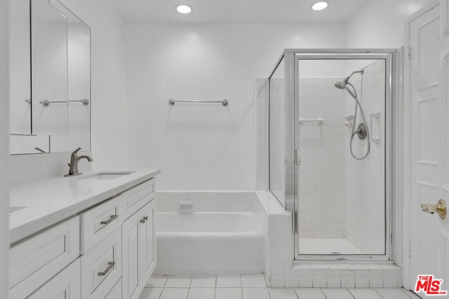 Building Photo - 432 N Palm Dr