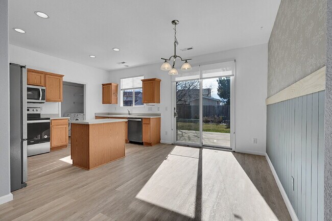 Building Photo - $2,695.95 - 3 bed, 2 bath in Lochbuie with a Large Backyard and In Unit Laundry!