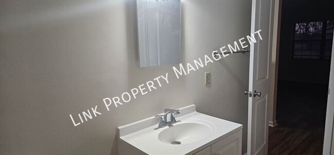 Building Photo - 5101 N Moore Ln