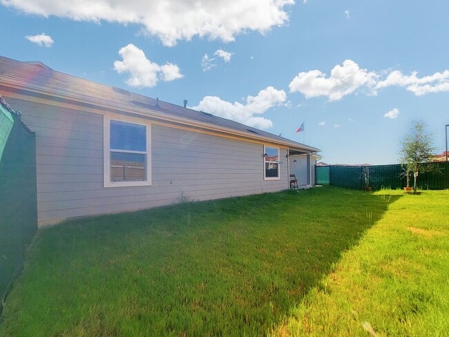 Building Photo - Spacious 4-Bedroom, 2-Bathroom Single Family Home in Austin!