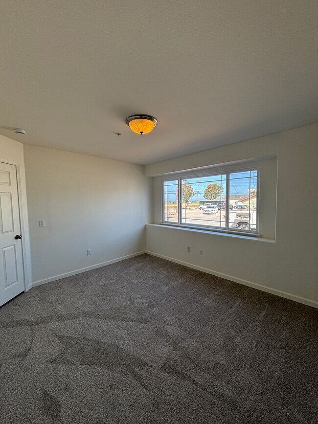 Building Photo - P32000