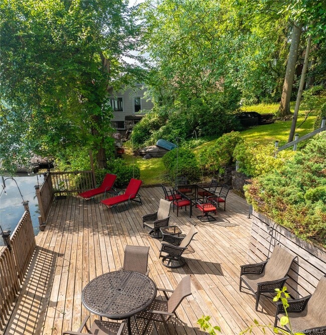 Building Photo - 24 Crescent Dr