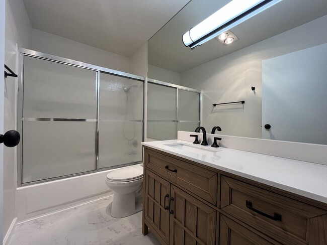 Building Photo - Newly Renovated 1Bd + 1Ba Condo in West Haven-Sylvan! No Stairs, Direct Access, Parking + Pool, S...