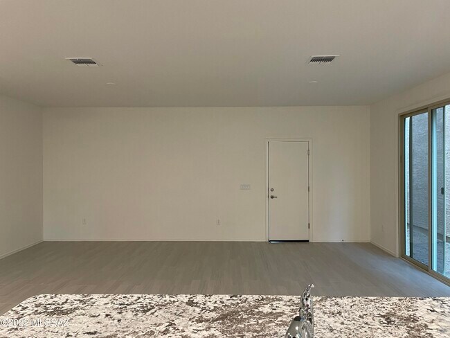 Building Photo - 1123 E Descent St