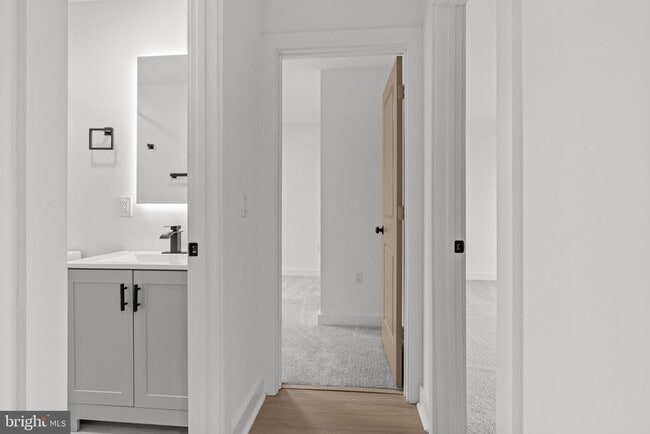 Building Photo - 265 Holly Dr