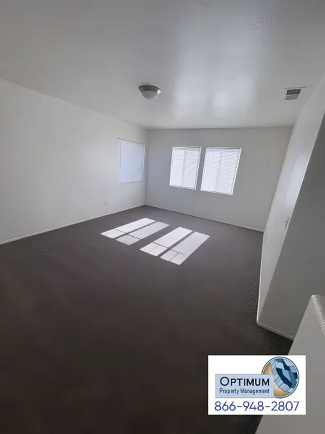 Building Photo - Beautiful 5 Bedroom, 3 Bathroom Two-Story Home with Loft & Spacious Backyard